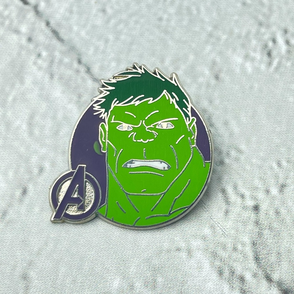 5/25$ 🏰 Disney green Hulk Pin - Picture 3 of 6